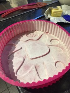 Jammie Dodger cake mould pre-greasing